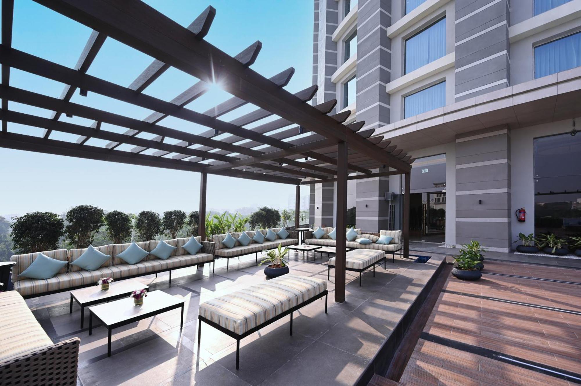 Lyfe Hotel Бхубанешвар Екстериор снимка